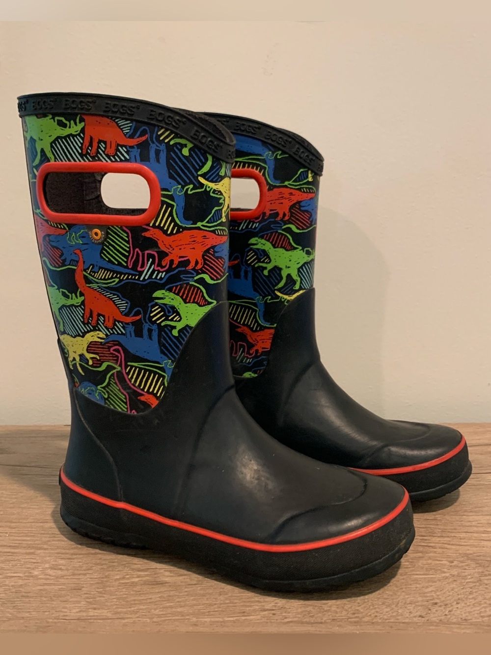 Bogs Youth Boys Size 2 Rain Boots – Neon Dinosaur Print Waterproof